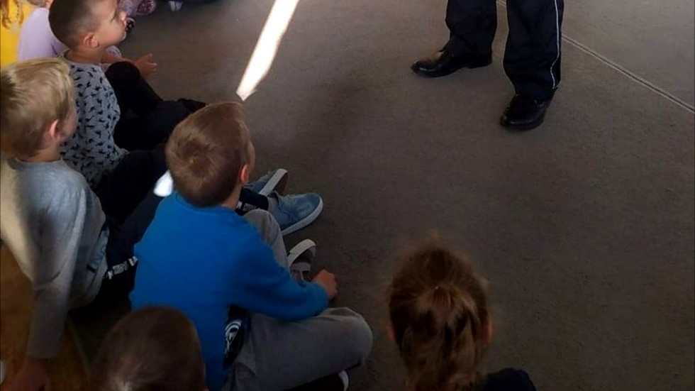 Powiat sztumski. Świeć przykładem – policjanci na spotkaniu w przedszkolu.