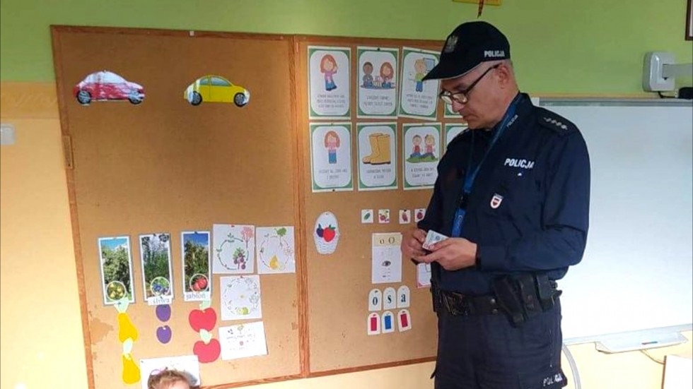 Powiat sztumski. Świeć przykładem – policjanci na spotkaniu w przedszkolu.