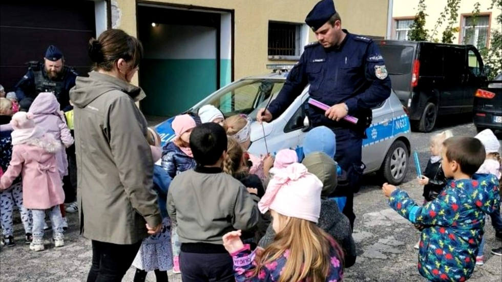 Powiat sztumski. Świeć przykładem – policjanci na spotkaniu w przedszkolu.