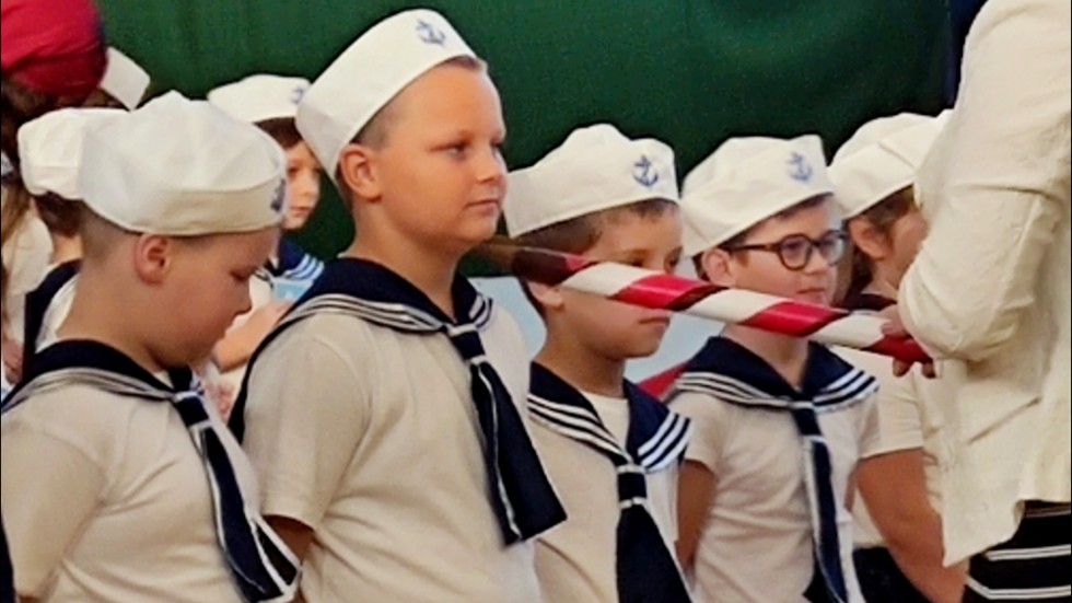 Sztutowo. Uroczyste pasowanie pierwszoklasistów.