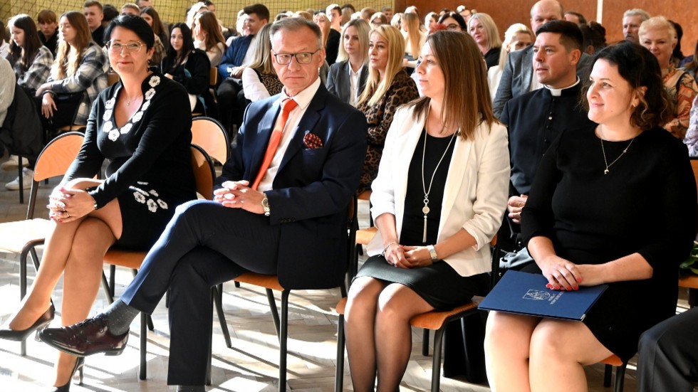 Nowy Dwór Gdański. Uroczyste apele z okazji Dnia Edukacji Narodowej.