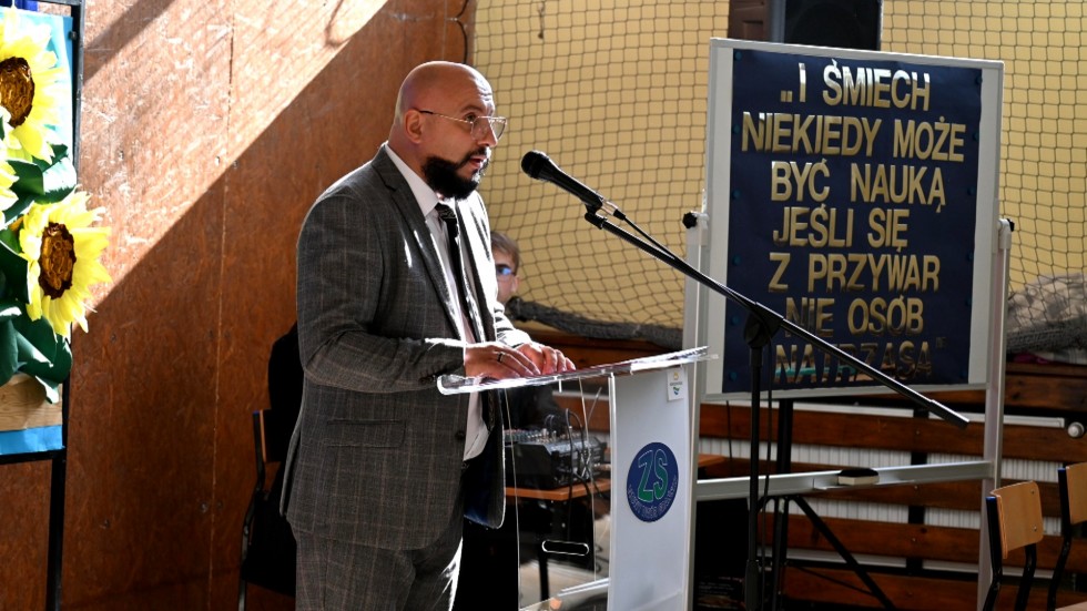 Nowy Dwór Gdański. Uroczyste apele z okazji Dnia Edukacji Narodowej.