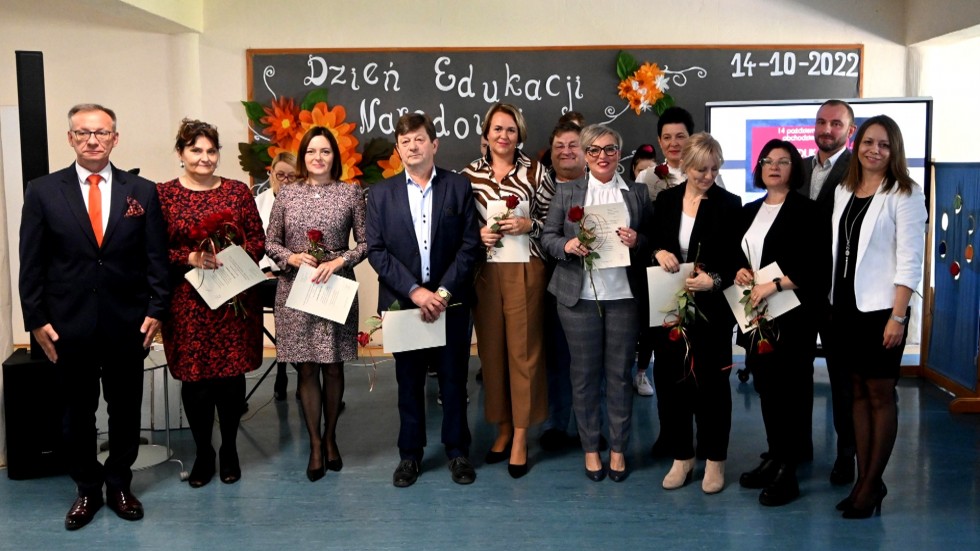 Nowy Dwór Gdański. Uroczyste apele z okazji Dnia Edukacji Narodowej.