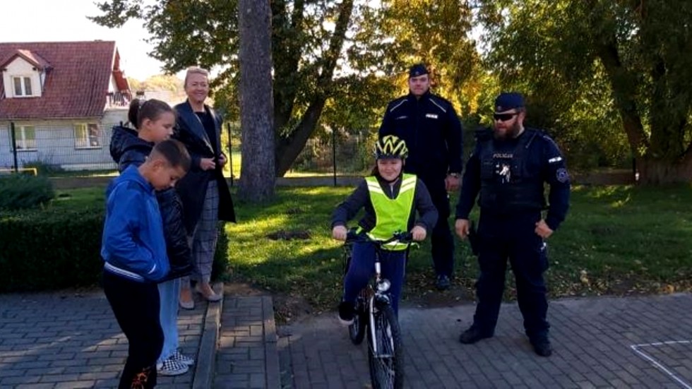 Stary Targ. Uczniowie zdawali egzamin na kartę rowerową.