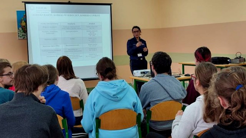 SOSW Malbork. Policjanci uczestniczyli w projekcie Triada Profilaktyczna.