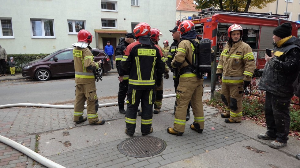 Malbork. Pożar szybu wentylacyjnego na ul. Reymonta. Wideo i zdjęcia