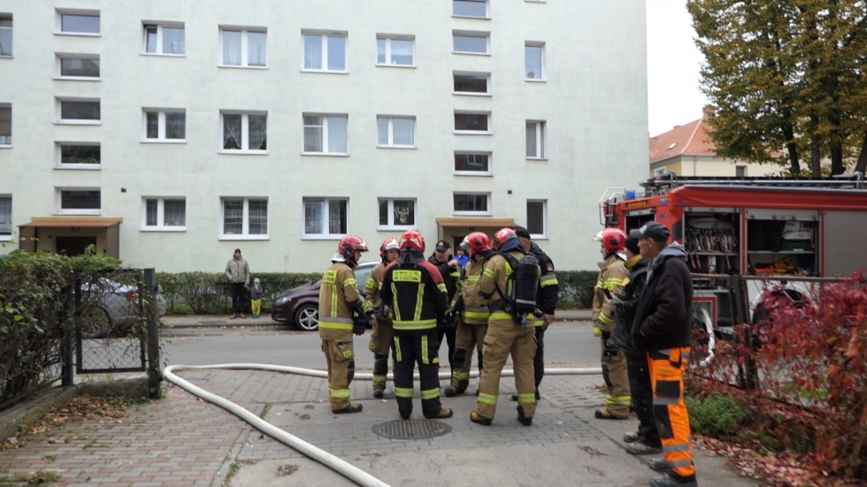 Malbork. Pożar szybu wentylacyjnego na ul. Reymonta. Wideo i zdjęcia
