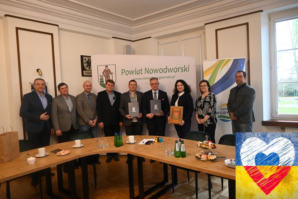 Nowy Dwór Gdański. Podpisanie umowy partnerskiej z Powiatem Sarneńskim.