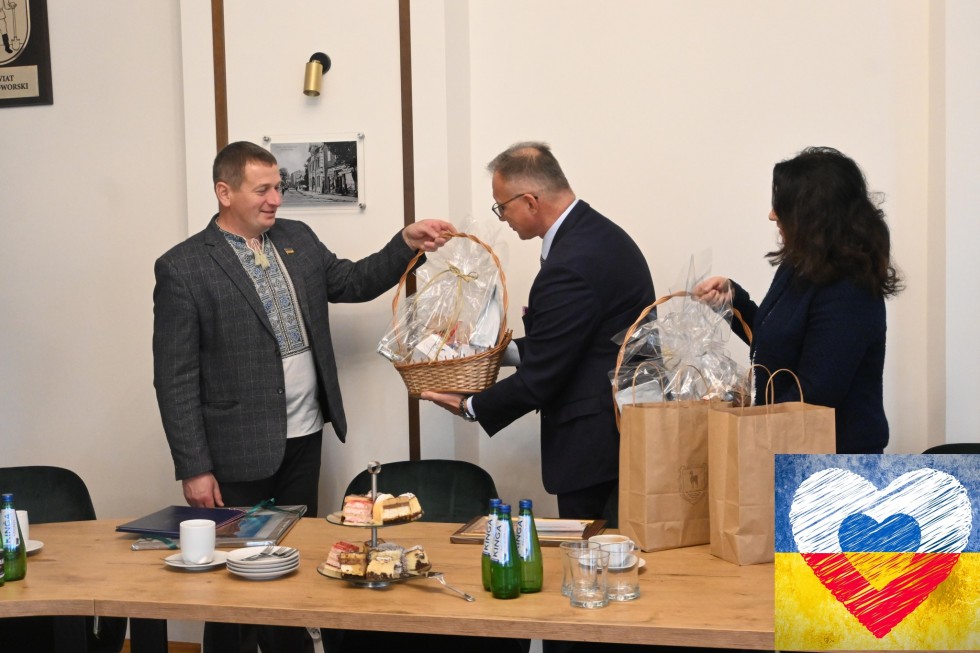 Nowy Dwór Gdański. Podpisanie umowy partnerskiej z Powiatem Sarneńskim.