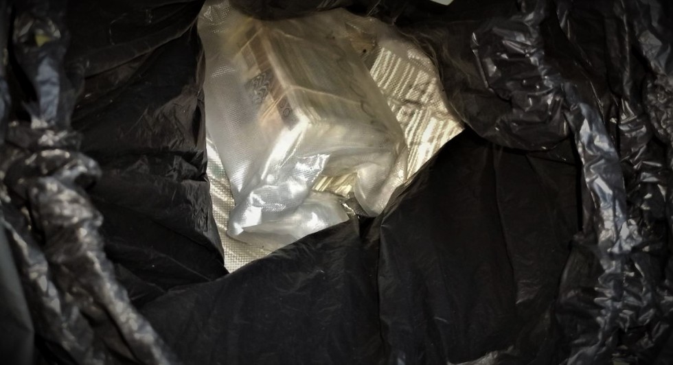 Malbork. 15 kg narkotyków i 5 mln zł znaleziono na terenie jednej z posesji.