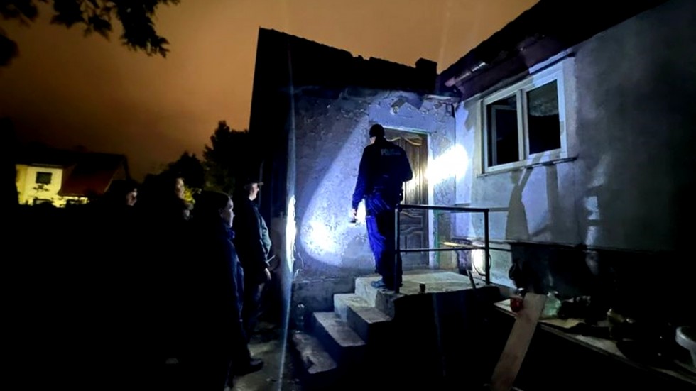 Malbork. Policjanci apelują - nie bądź obojętny na los osób bezdomnych.
