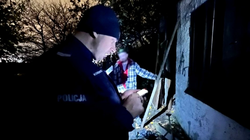 Malbork. Policjanci apelują - nie bądź obojętny na los osób bezdomnych.