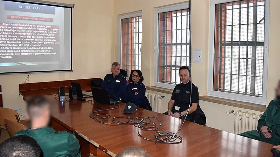 Malbork. Świadomy kierowca – policjanci z wizytą w więzieniu.