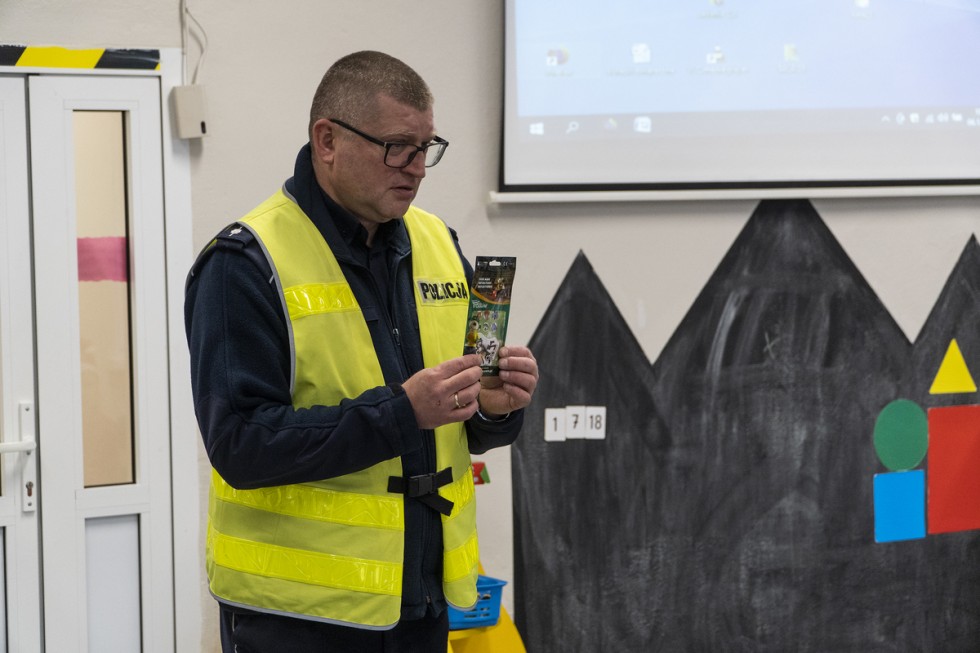Powiat nowodworski. Mikołajkowe spotkanie policjantów z przedszkolakami.