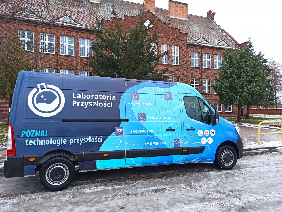 Malbork. Mobilne Laboratoria Przyszłości w odwiedzinach w SP2.
