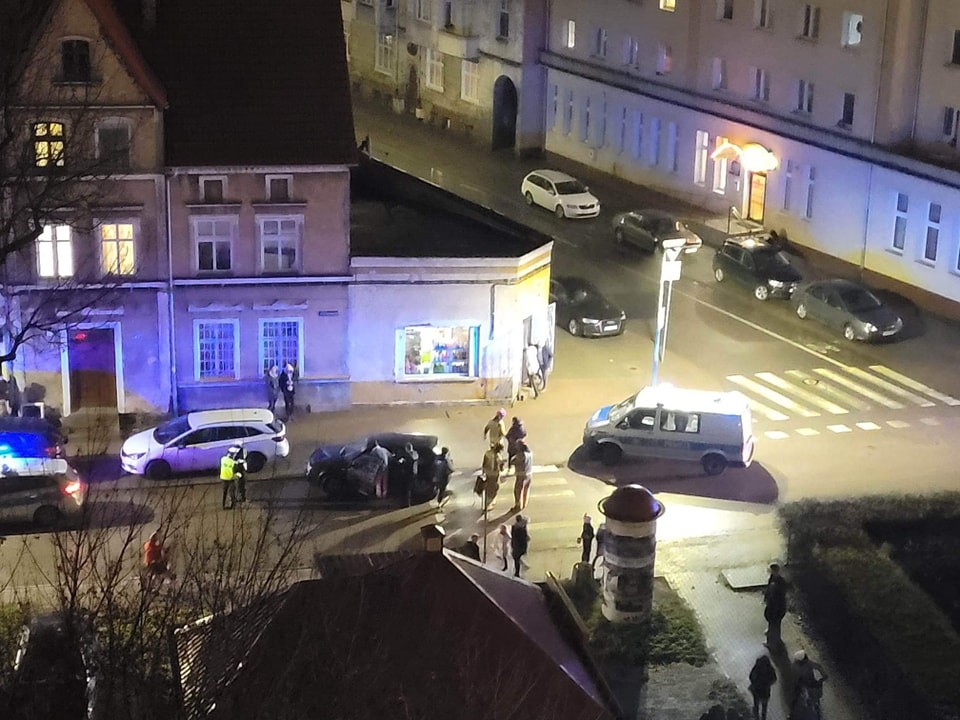 Malbork. Potrącenie kobiety na przejściu dla pieszych na skrzyżowaniu ulic Sienkiewicza i Orzeszkowej.
