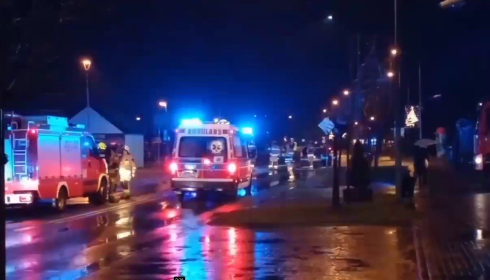 Nowy Dwór Gdański. Potrącenie dwóch osób na przejściu dla pieszych.