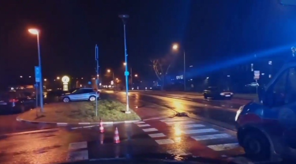 Nowy Dwór Gdański. Potrącenie dwóch osób na przejściu dla pieszych.