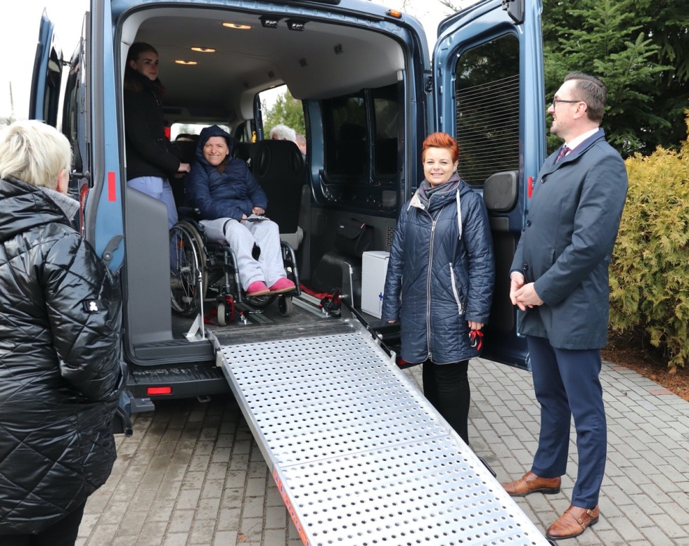 Gmina Miłoradz. Nowy samochód do przewozu osób niepełnosprawnych.