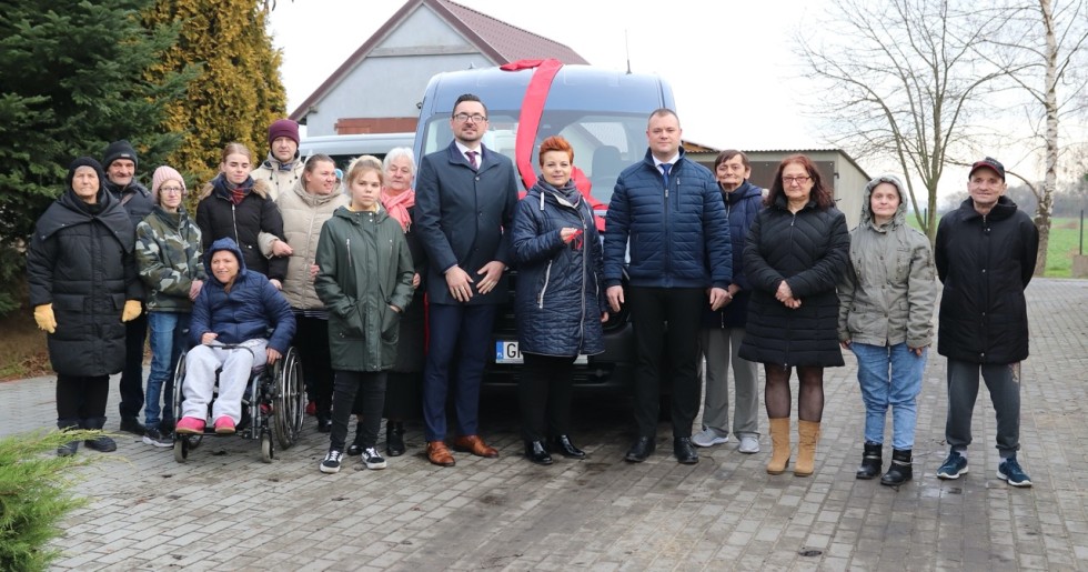 Gmina Miłoradz. Nowy samochód do przewozu osób niepełnosprawnych.