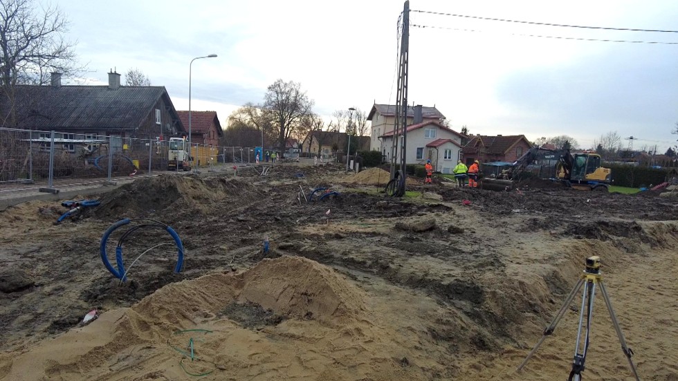 Nowy Dwór Gdański. Trwa budowa ronda na DK502 – zobacz wideo.