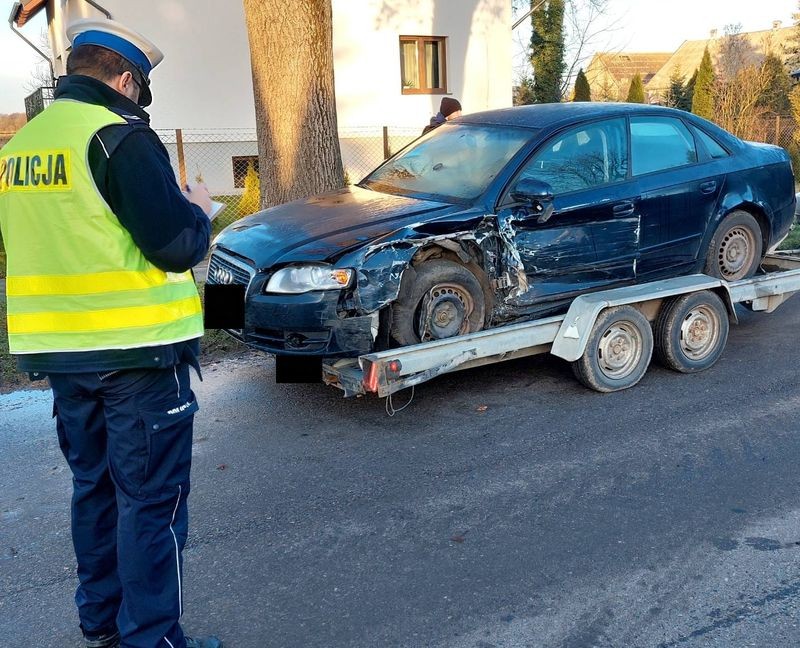 Gmina Nowy Staw. Poranne zderzenie dwóch osobówek w Tralewie.