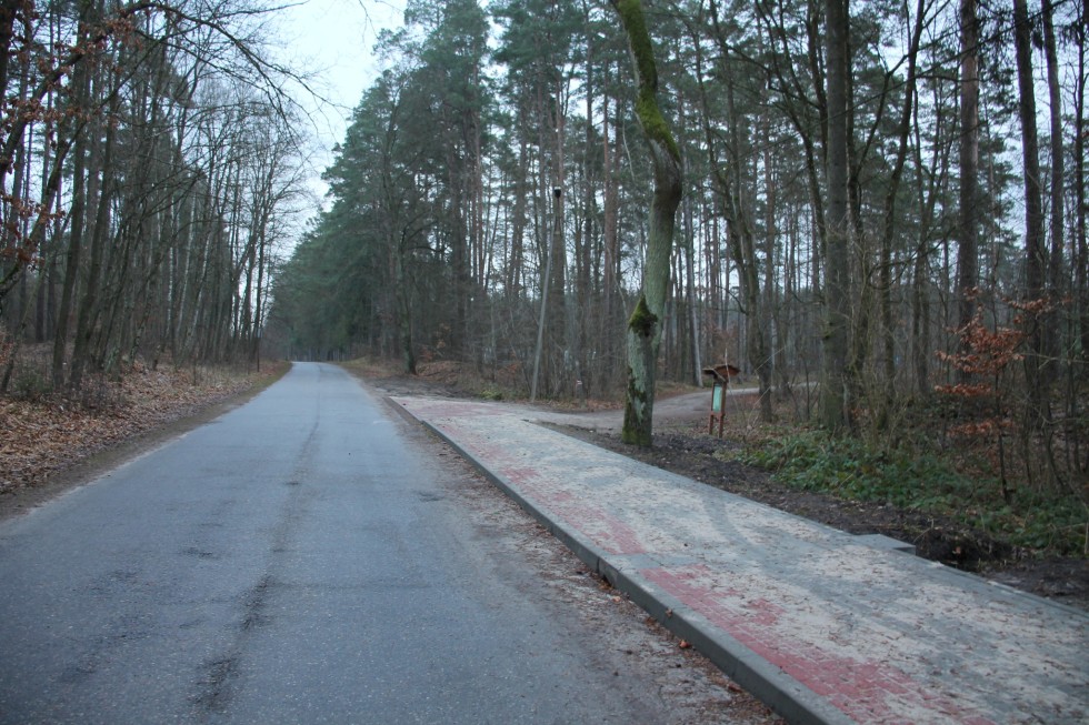 Mikołajki Pomorskie. Nowy chodnik poprawił bezpieczeństwo mieszkańców.