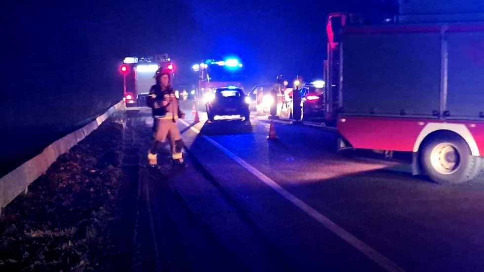 DK22. Kobieta w ciąży trafiła do szpitala po zderzeniu dwóch osobówek.