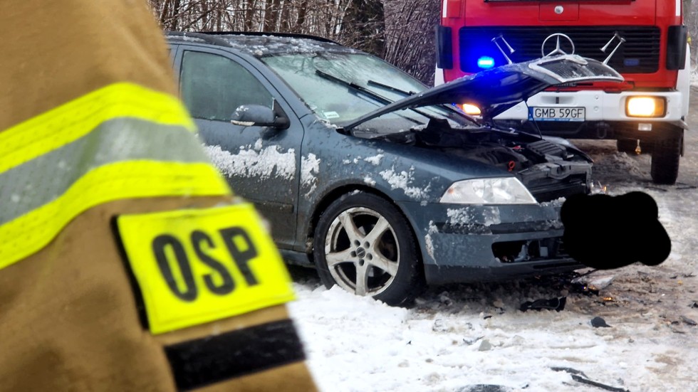Gmina Lichnowy. Dwie osoby w szpitalu po zderzeniu osobówek.