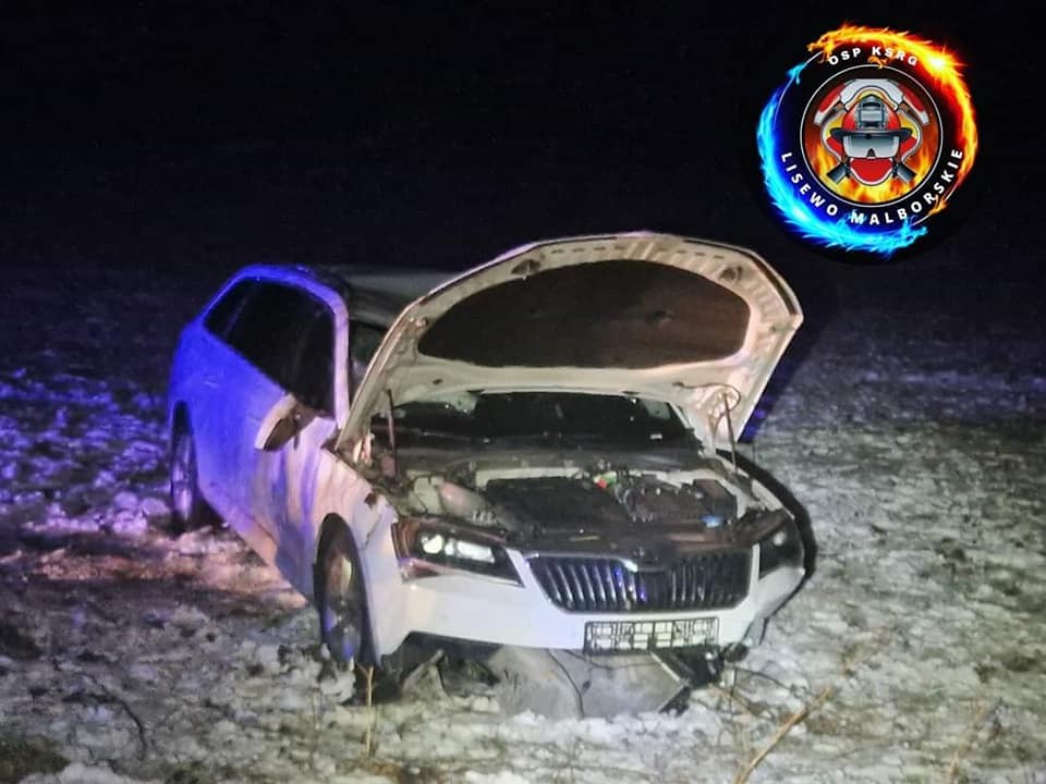 Gmina Lichnowy. Porzucony samochód w polu i nocne poszukiwania kierowcy.