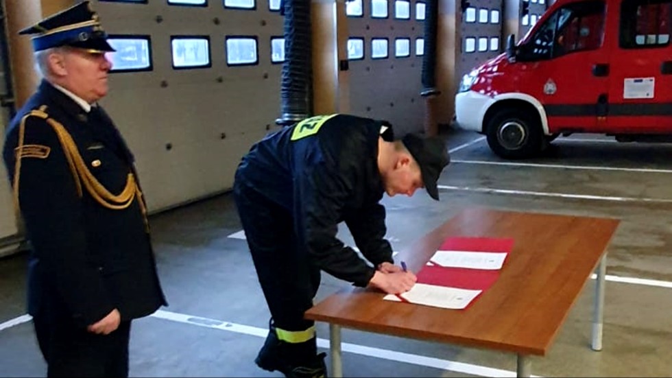 Nowy Dwór Gdański. Ślubowanie nowo przyjętych strażaków.