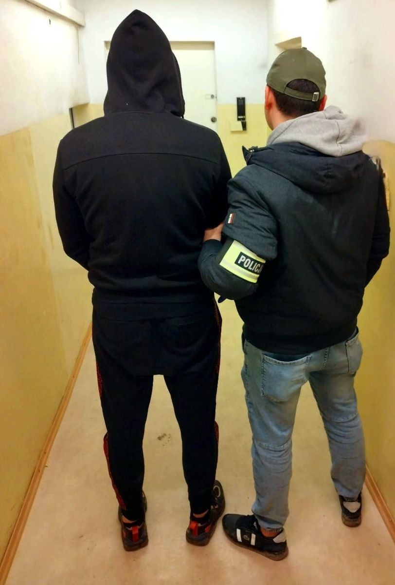 Powiat tczewski. Ponad 6 kg narkotyków znaleziono na terenie jednej z posesji – dwie osoby w areszcie.