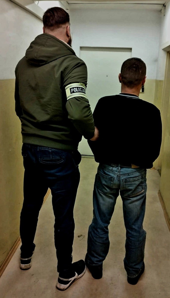 Powiat tczewski. Ponad 6 kg narkotyków znaleziono na terenie jednej z posesji – dwie osoby w areszcie.