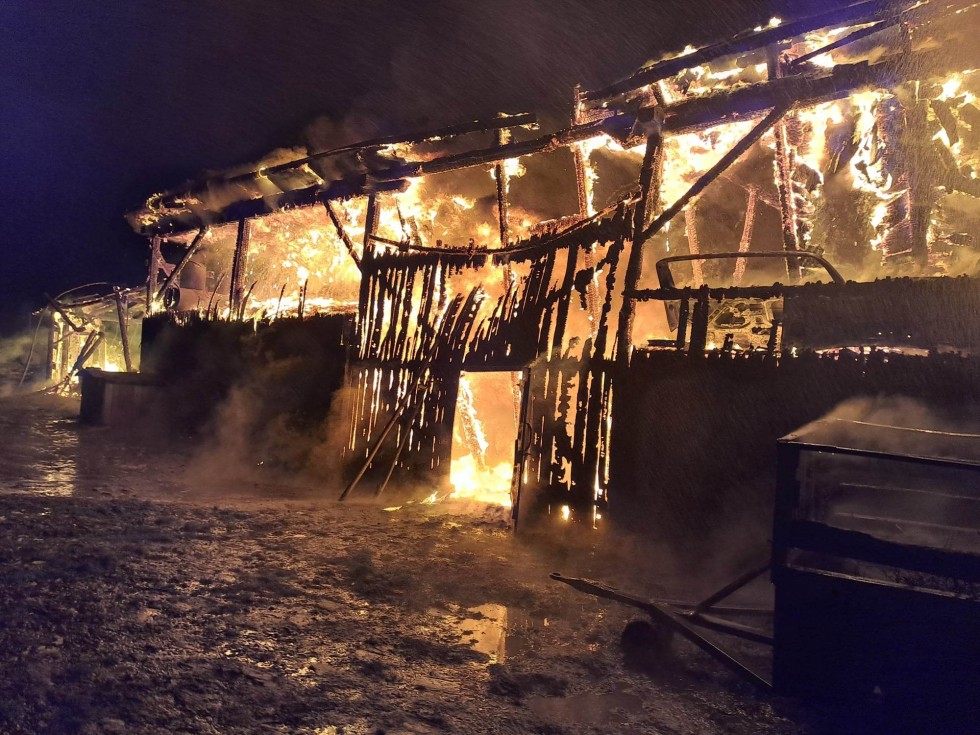 Powiat sztumski. Pożar garażu i stodoły w Żuławce Sztumskiej.