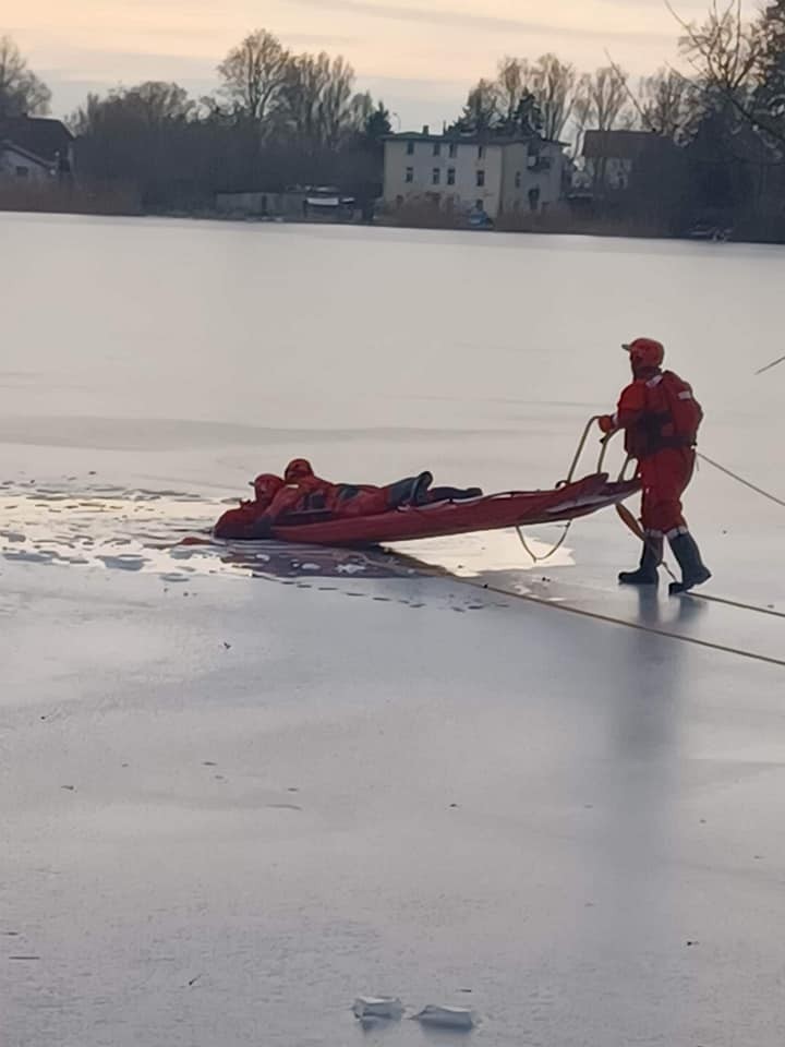 Sztum. Szkolenie z ratownictwa lodowego dla strażaków z OSP.