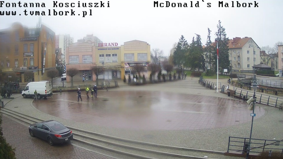 Malbork. Fontanna miejska uszkodzona po raz trzeci. Zobacz w materiale wideo, jak doszło do zdarzenia.