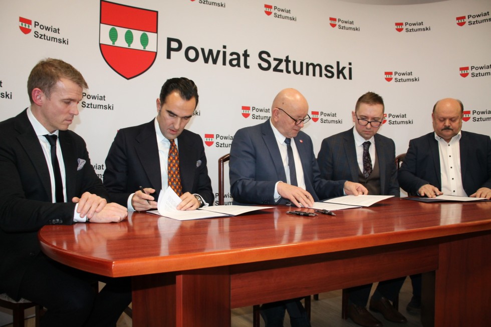 To historyczny moment – podpisanie nowej umowy dzierżawy szpitala w Sztumie.