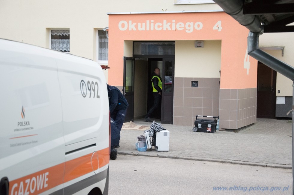 Elbląg. W mieszkaniu miał narkotyki i niebezpieczne chemikalia – ewakuowano mieszkańców budynku.