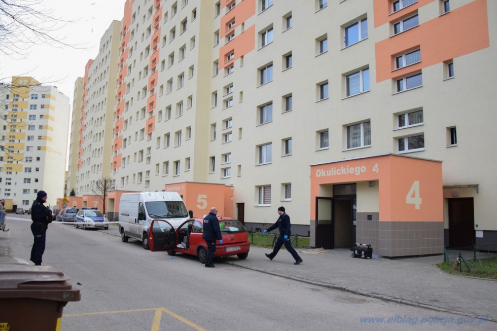 Elbląg. W mieszkaniu miał narkotyki i niebezpieczne chemikalia – ewakuowano mieszkańców budynku.