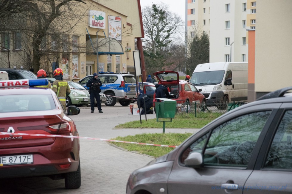 Elbląg. W mieszkaniu miał narkotyki i niebezpieczne chemikalia – ewakuowano mieszkańców budynku.