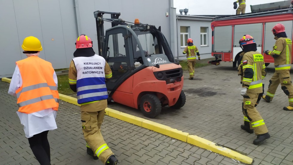 Malbork. Ćwiczenia strażaków w zakładzie produkcyjnym.