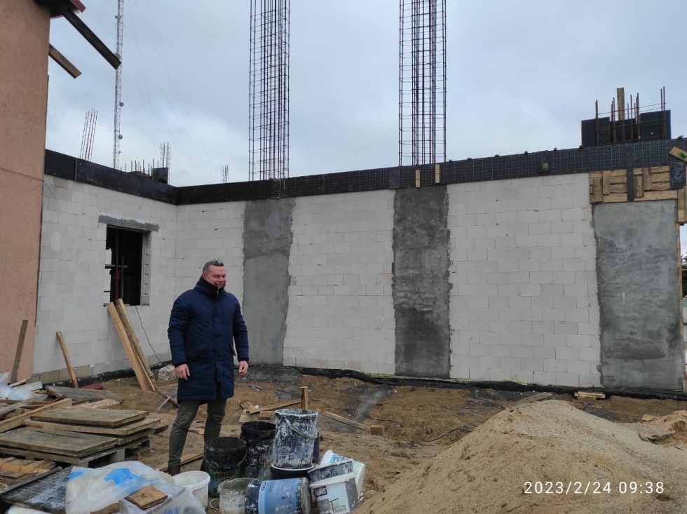 Miłoradz. Budowa nowej hali sportowej na półmetku.
