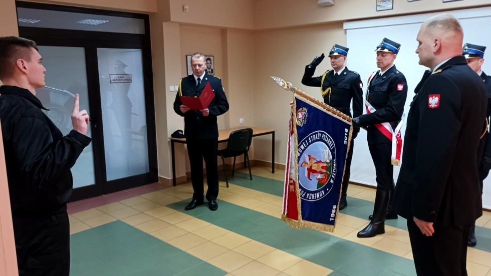 Sztum. Podwójna uroczystość u strażaków – ślubowanie i pożegnanie.