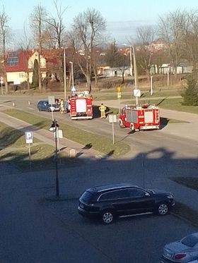 Malbork. Poranna akcja strażaków - kolizja trzech osobówek na ul. Michałowskiego.