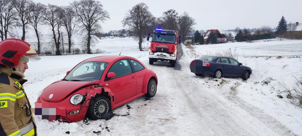 Powiat sztumski. Zderzenie dwóch osobówek w pobliżu miejscowości Szropy.