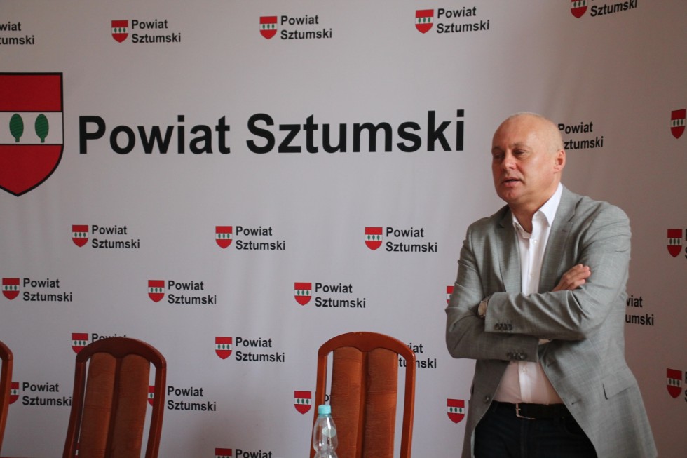 Sztum. Julia, Adrianna i Paweł zwycięzcami regionalnych eliminacji konkursu o samorządzie terytorialnym.