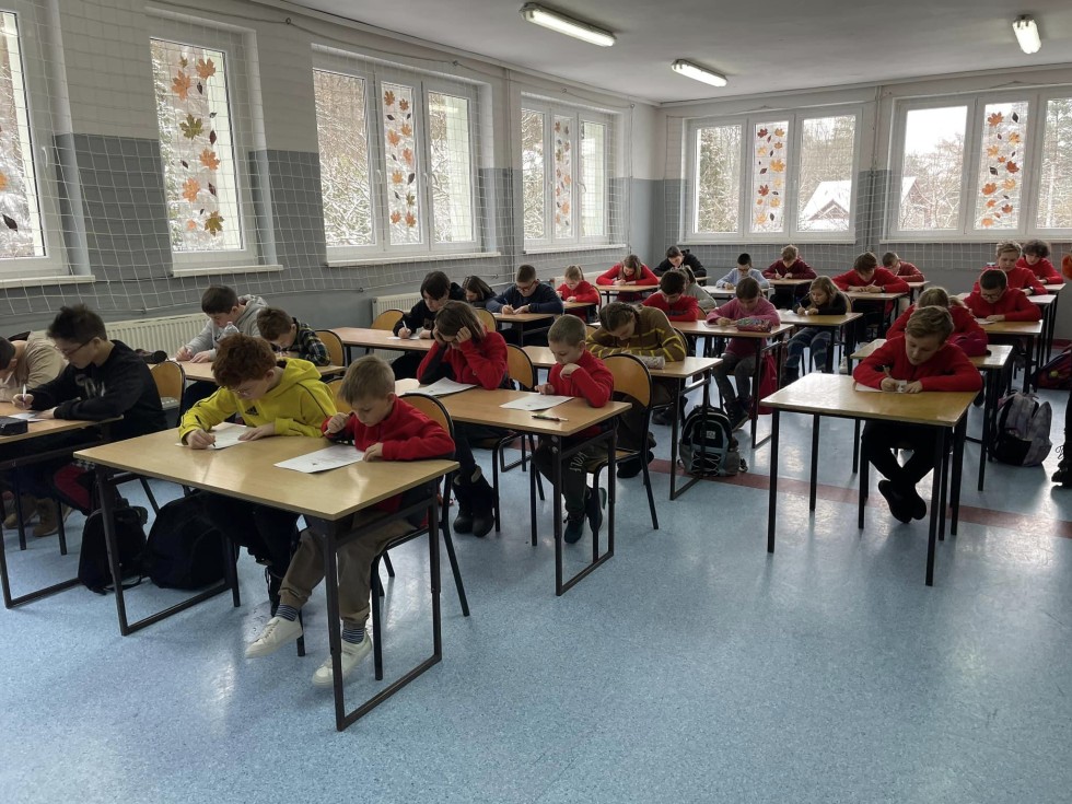 Powiat nowodworski. Młodzież zapobiega pożarom - eliminacje gminne Ogólnopolskiego Turnieju Wiedzy Pożarniczej.