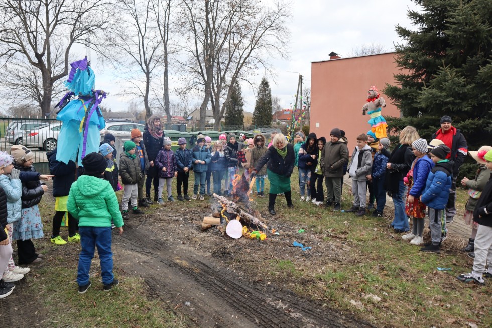 Miłoradz. Uczniowie ZSiP powitali wiosnę w tradycyjny sposób.