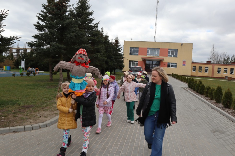Miłoradz. Uczniowie ZSiP powitali wiosnę w tradycyjny sposób.