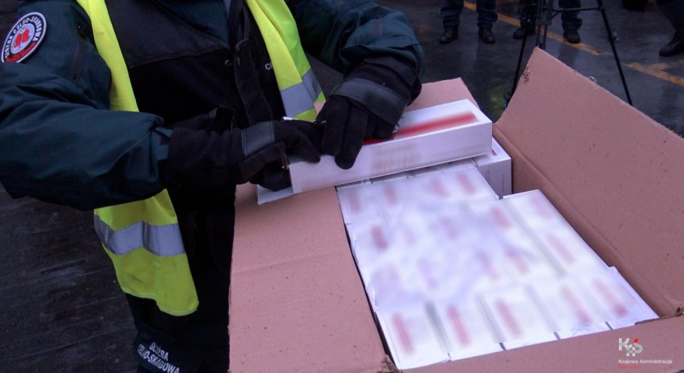 9 mln szt. papierosów bez polskich znaków akcyzy. Pomorska KAS zabezpieczyła nielegalne papierosy.